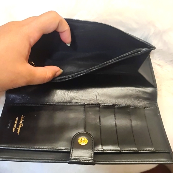 Authentic Salvatore Ferragamo long wallet - Picture 9 of 11